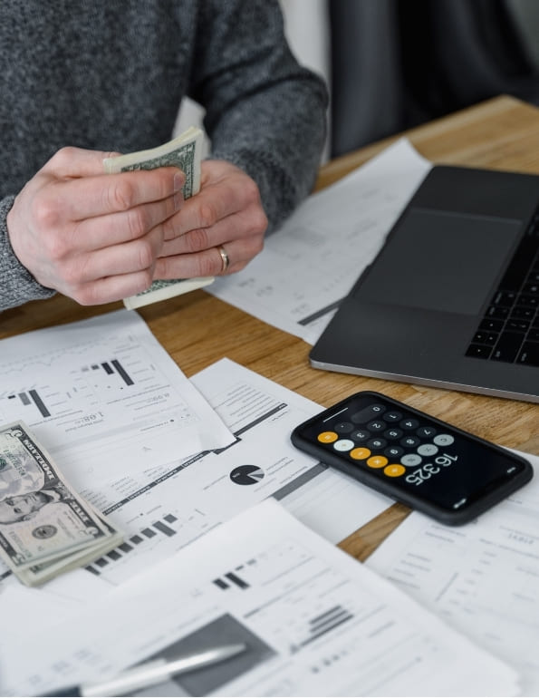 How does Creative Splits calculate payments for businesses